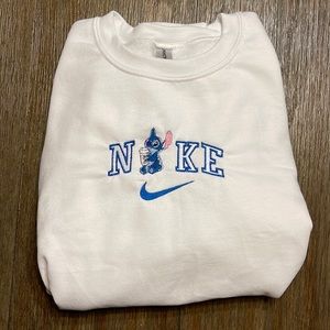 Handmade NIKE Stitch Embroidered Crewneck💙